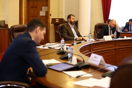 Александр Ведерников принял участие в оперативном совещании правительства области